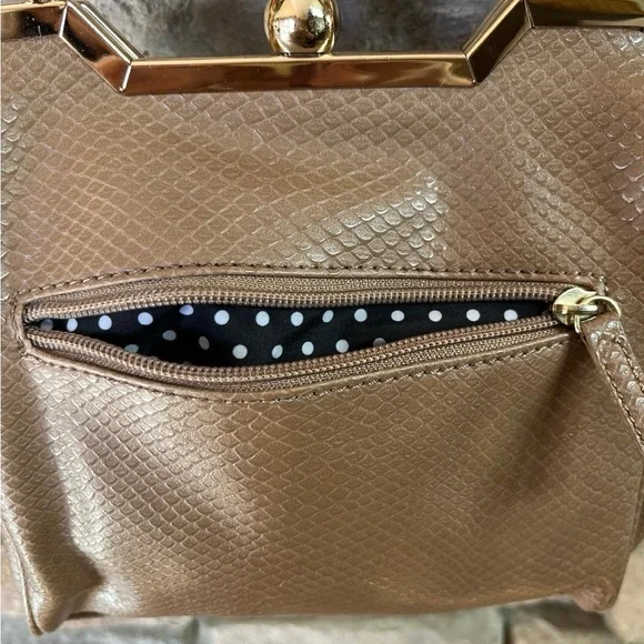 Lulu Guinness Kiss Lock Closure Handbag - Picture 5 of 9